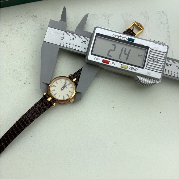 Ladies authentic Gucci watch💚❤️💛 - Picture 10 of 13